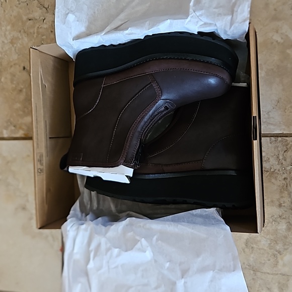 Ugg boots brown leather NWT - Picture 5 of 8